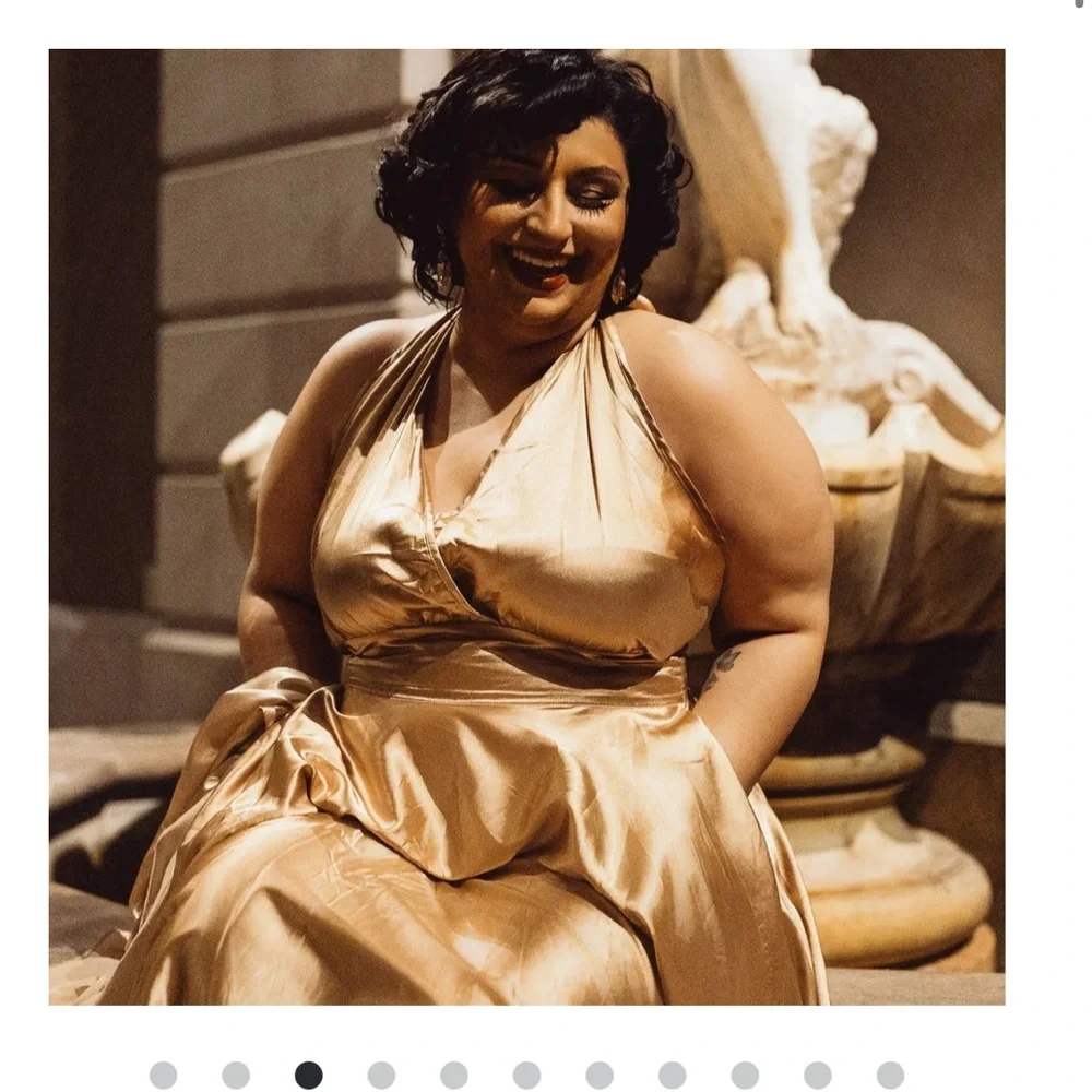 #1 HOST PICK 😍😍😍Tatyana NWT - Isabella Elegant Gold Halter 2x has pockets !!! - Picture 3 of 6